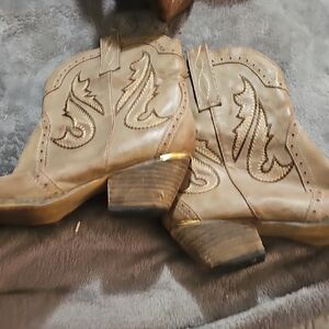 Womens  Western Style Boots Size 10